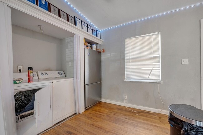 Building Photo - 1674 Sharkey St