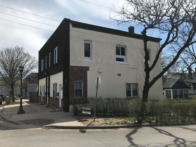 Building Photo - 217-219 Bates Ave