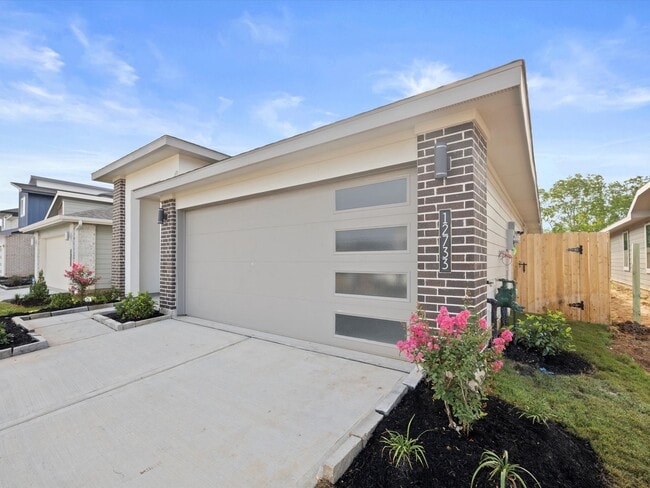 Building Photo - 12733 Ermine St