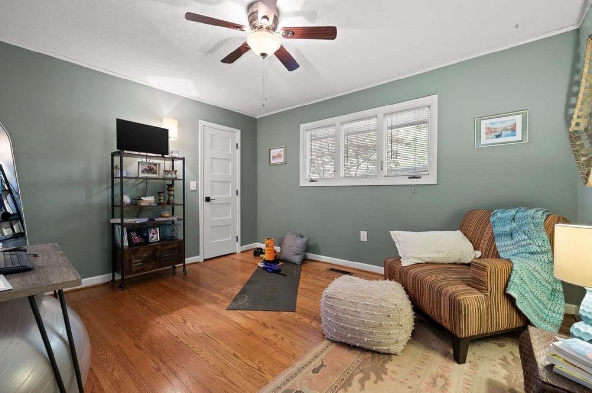 Building Photo - 1627 Fernwood Cir