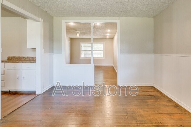 Building Photo - 724 General Senter Dr