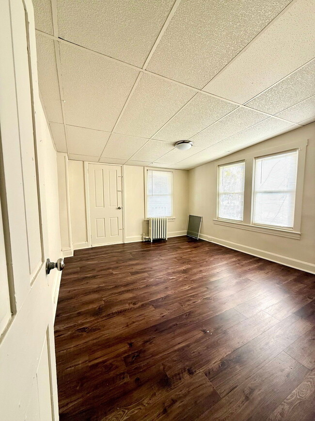 Building Photo - 305 S Front St