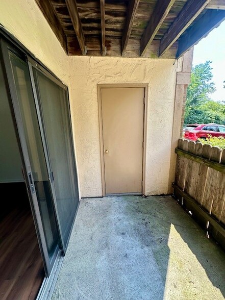 Building Photo - 2261 Hedgerow Road