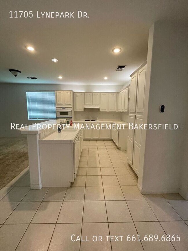 Building Photo - 11705 Lynepark Dr