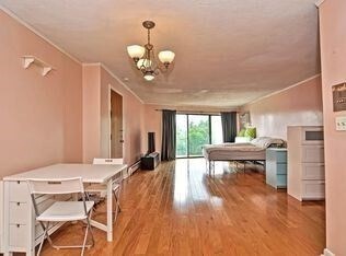 Building Photo - 27 Alpine St