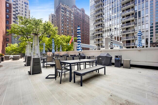 Building Photo - 200 E Delaware Pl