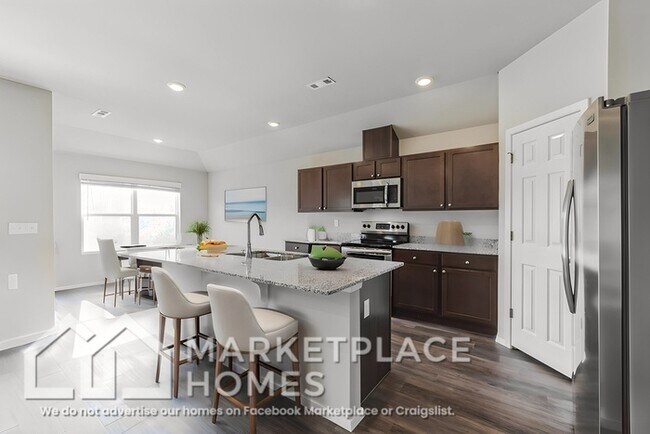 Building Photo - 884 S Brambling Ln