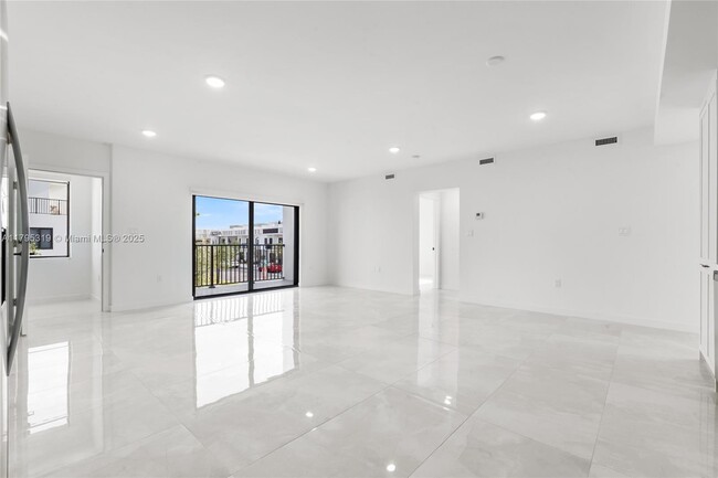 Building Photo - 14530 SW 261st Terrace