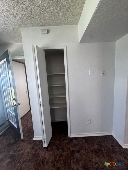 Building Photo - 1613 Bobby Lee Dr