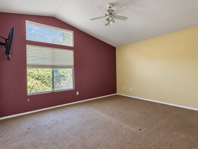 Building Photo - 635 Hillhaven Dr
