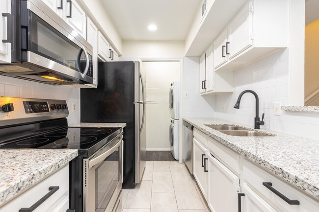 Building Photo - 14600 Fonmeadow Dr