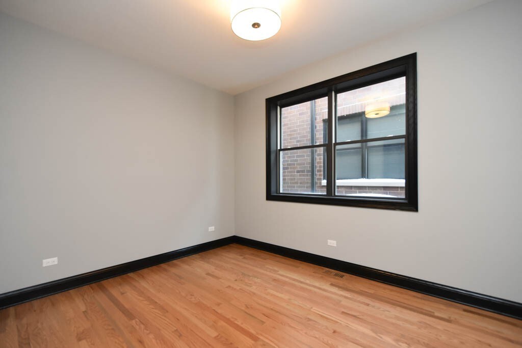 Building Photo - 3923 N Ashland Ave