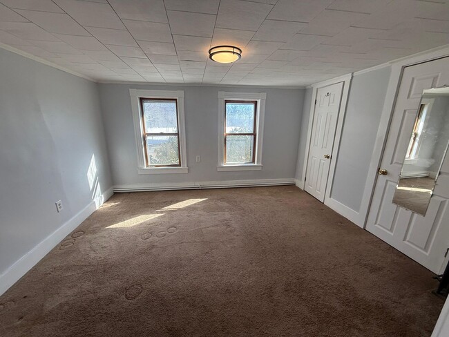 Building Photo - 66 Main St