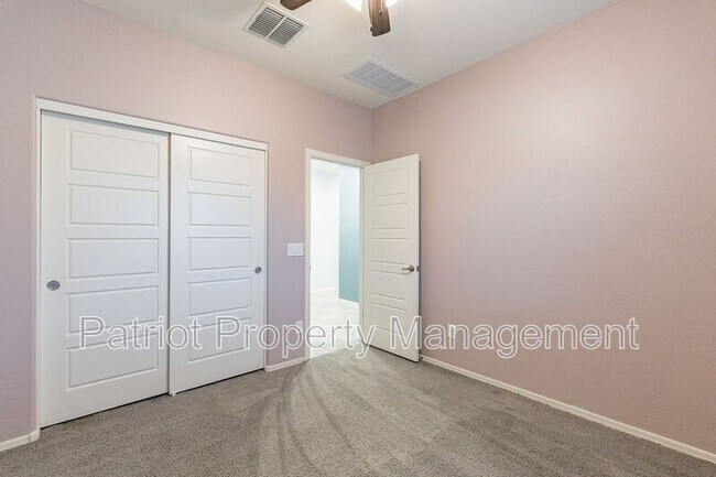 Building Photo - 8816 S 41st Dr