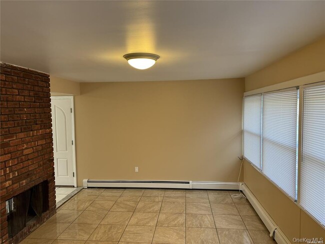 Building Photo - 33 Clarissa Dr