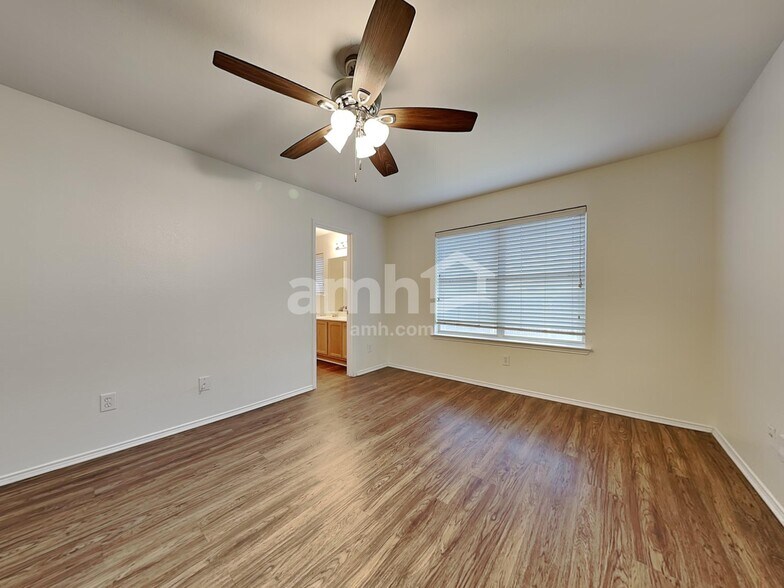 Building Photo - 115 Windsor