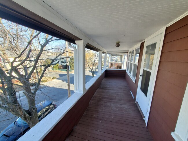 Building Photo - 135 Mills St