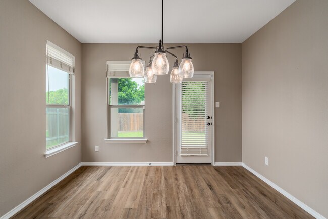 Building Photo - 120 Kat Garnet Dr