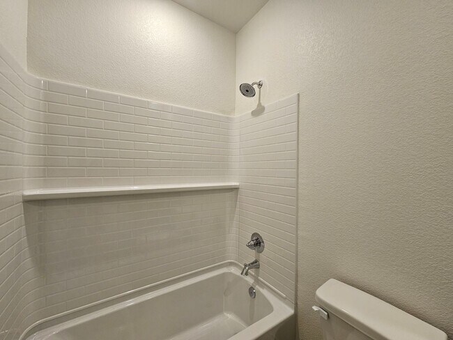 Building Photo - 644 Pacific Crest Trl