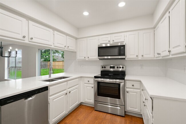 Building Photo - 915 S Diamondhead Blvd