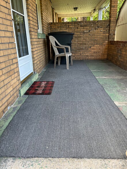 Building Photo - 992 Linton St