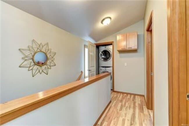 Building Photo - West Seattle Townhome!