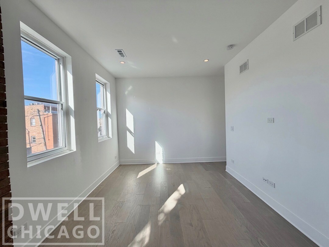 Building Photo - 452 N Racine Ave