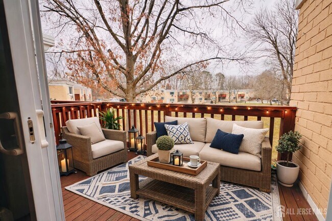 Building Photo - 20 Lake Ave