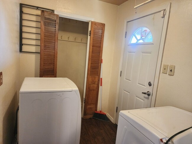 Building Photo - 3 bed, 1 bath home