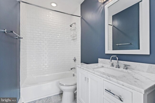 Building Photo - 1240 Raum St NE