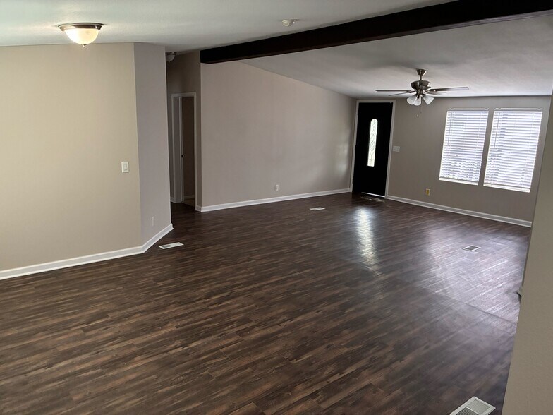 Building Photo - 1403 Darold Dr