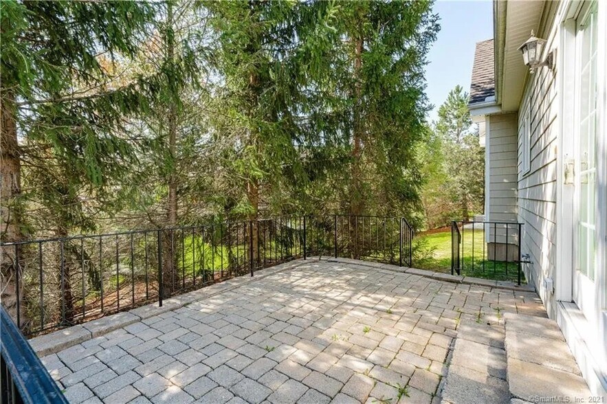 Deck - 6 Wyeth Dr