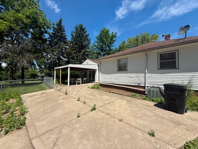 Building Photo - 3816 Cullen Dr
