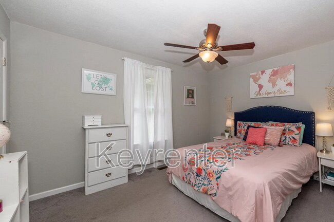 Building Photo - 2152 Ridgecrest Dr