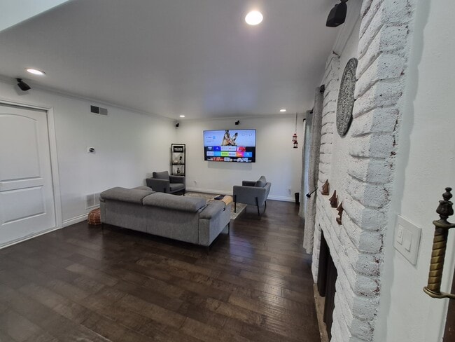 Building Photo - 5313 Sevilla Ct