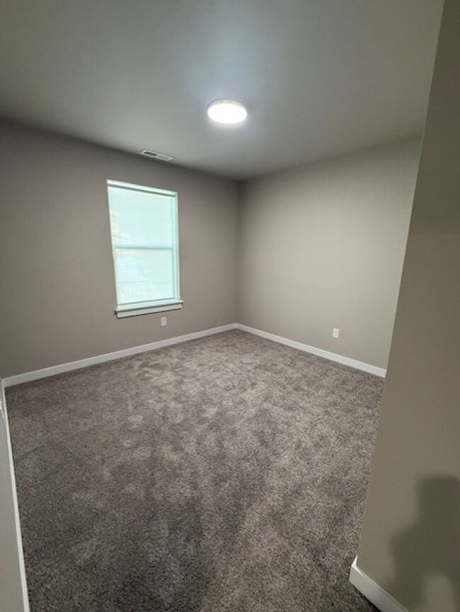 Building Photo - Beautiful brand new home in downtown Rosly...