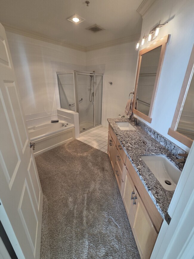 Building Photo - 6125 NE 175th St