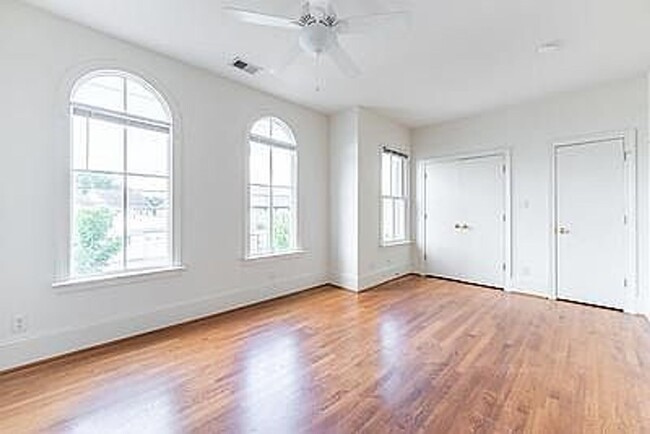 Building Photo - Spacious 3-Bedroom Apt on Cary St.