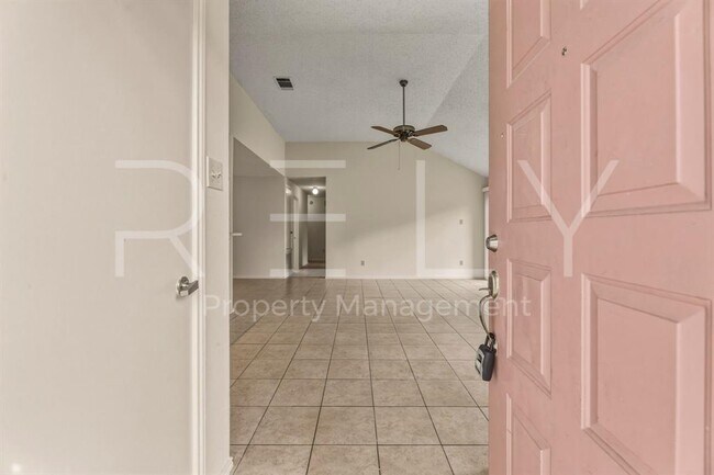 Building Photo - 604 David Curry Dr