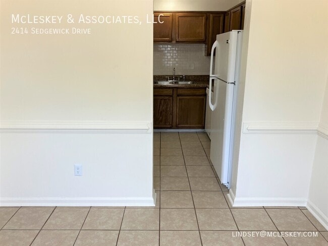 Building Photo - 2414 Sedgewick Dr