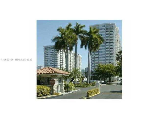Building Photo - 18011 Biscayne Blvd