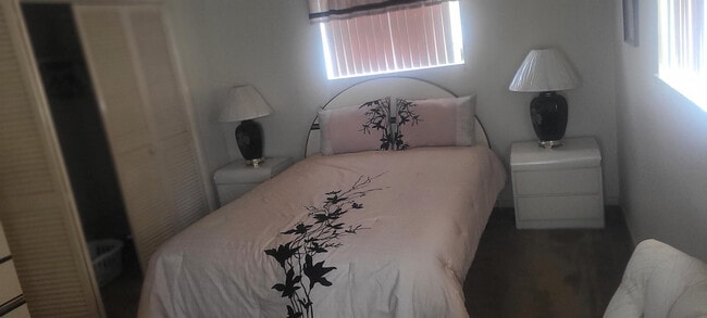 Building Photo - 320 SW 1st St