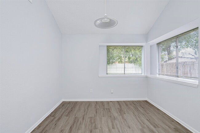 Building Photo - 2527 Silver Trumpet Dr