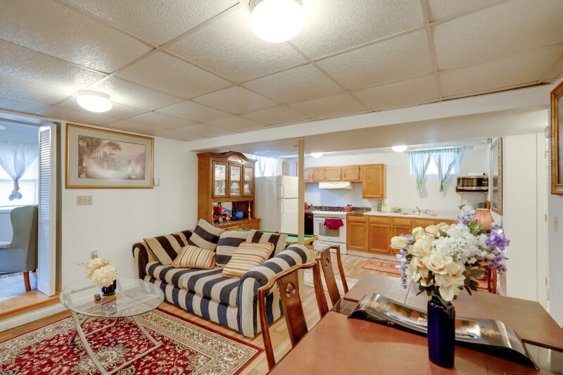 Building Photo - 429 W Lawrence St