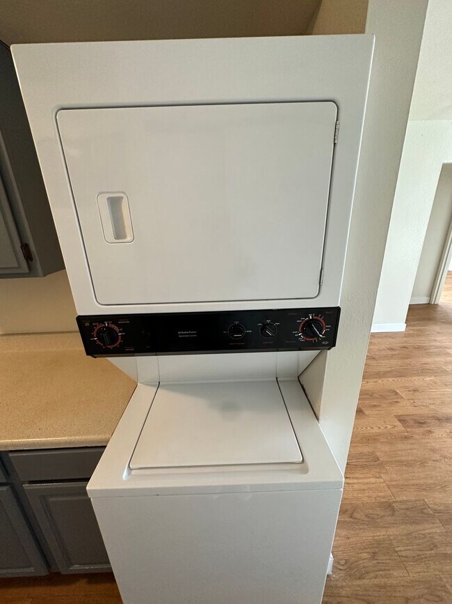 Building Photo - NShields636 (KC-LN-KB)