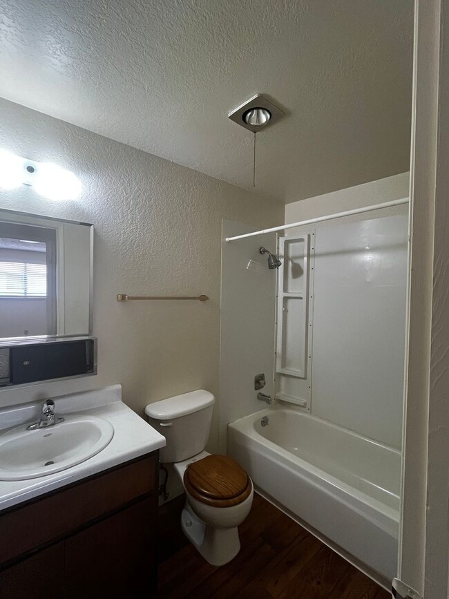 Building Photo - NE134-Robinson, Lorenz