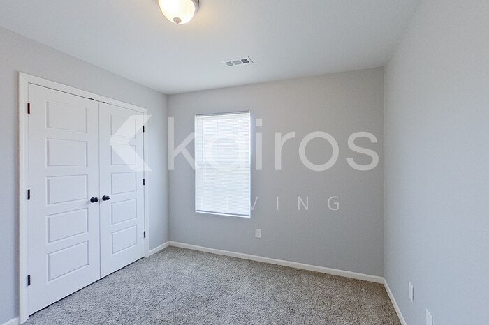 Building Photo - 202 Fieldstone Cir