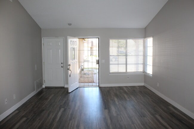 Building Photo - 2229 Rose Ave