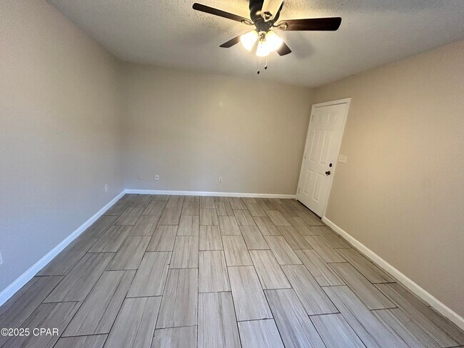 Building Photo - 3914 E 11th St