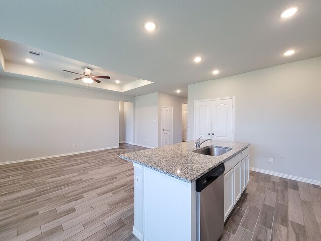 Building Photo - Quiet Cul De Sac! Tray Ceiling in Family & Primary suite. Wood Like Tile, Modern Gray Walls, Grea...
